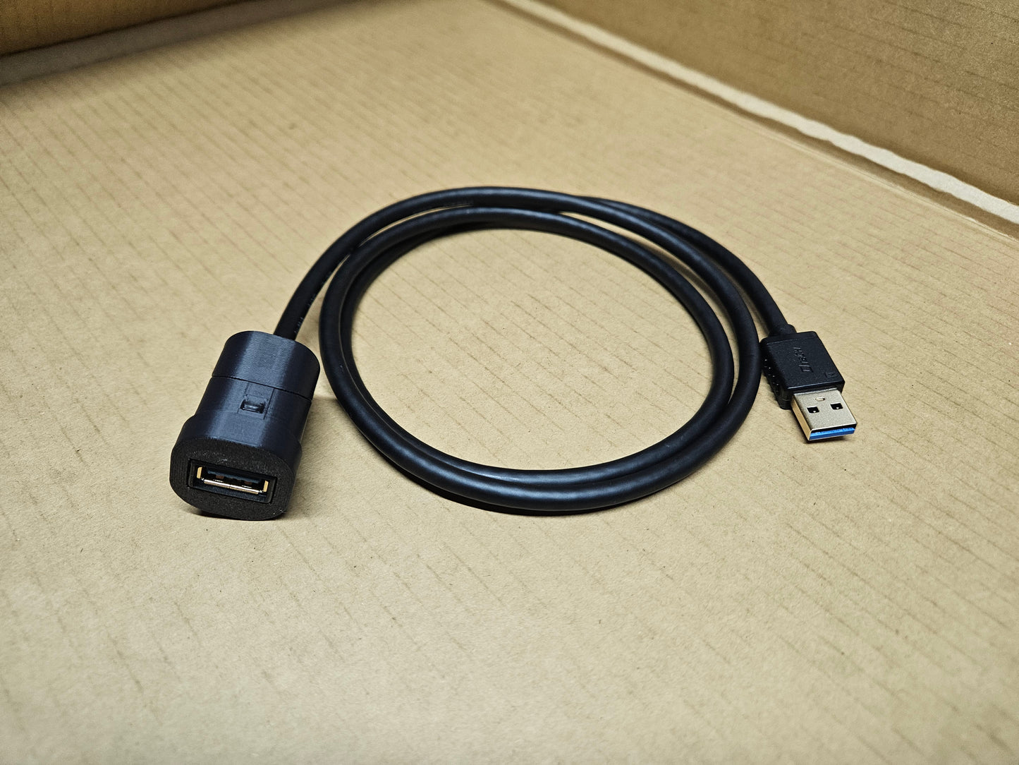 01-04 Mustang button bulkhead with 3ft USB extension cable