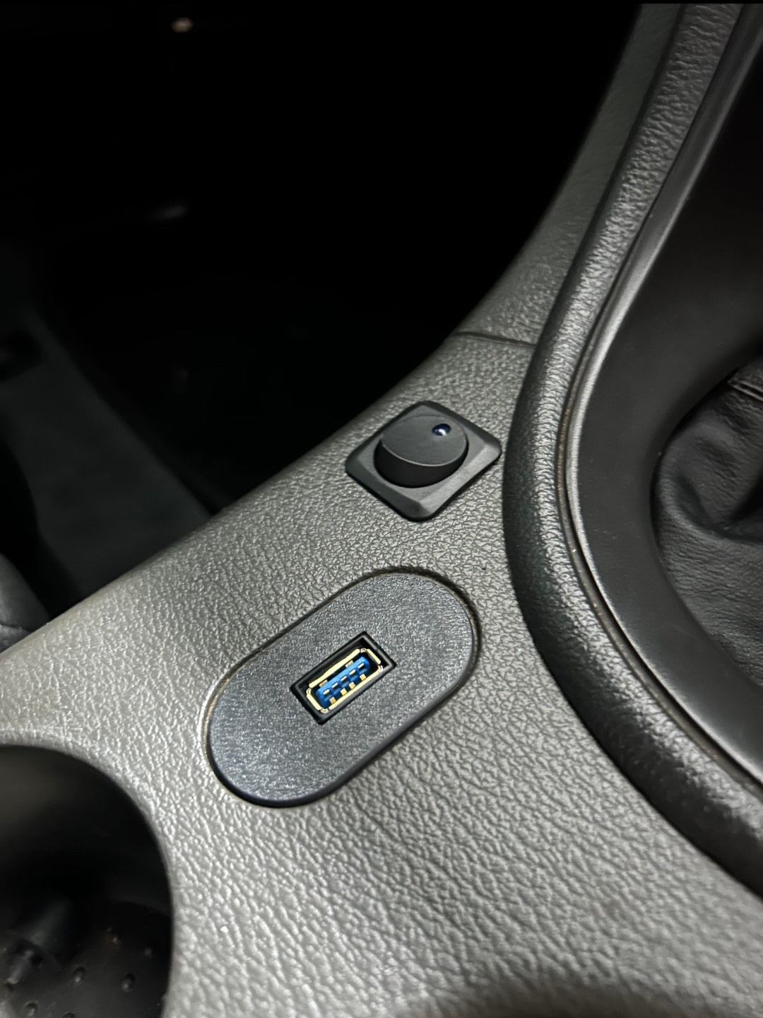 Usb bulkhead 04 mustang coin holder