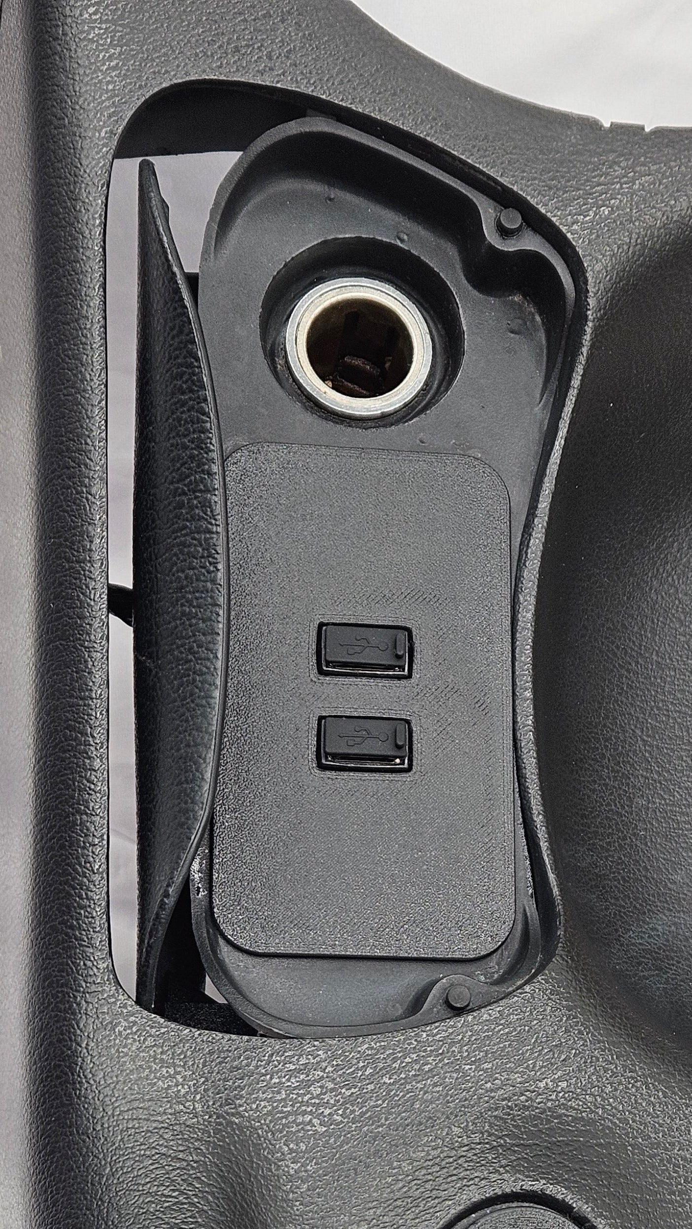 94-95 Dual USB-A ashtray delete