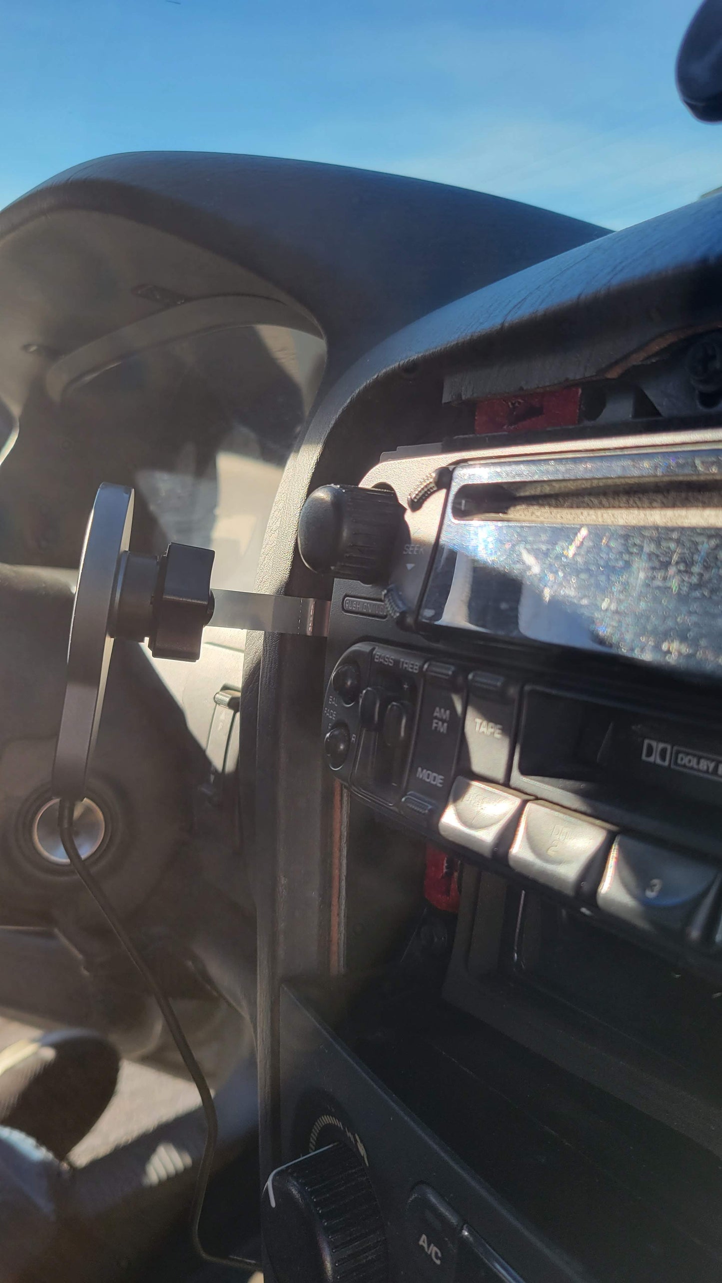 Jeep Grand Cherokee WJ phone mount, driver's side